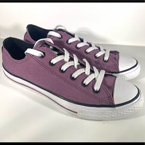Converse womens Low Top Sneakers Purple size 5